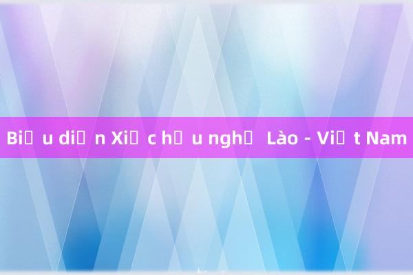 Biểu diễn Xiếc hữu nghị Lào - Việt Nam