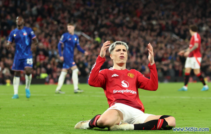 Alejandro Garnacho tiếc nuối trong trận Man Utd hòa Chelsea 1-1 trên sân Old Trafford， Manchester， Anh ngày 3/11/2024. Ảnh: Yahoo Sports